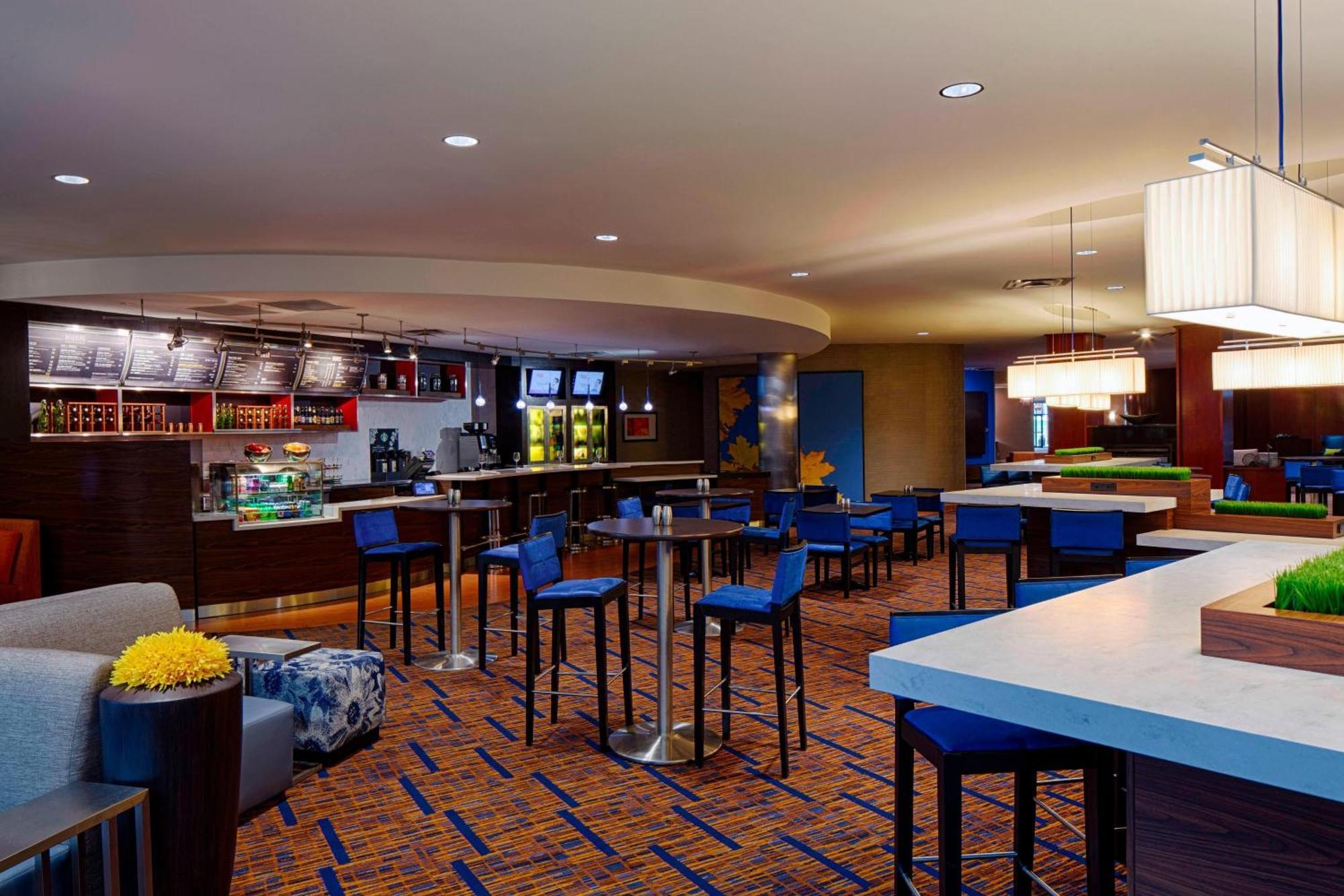 Courtyard By Marriott Columbus West/Hilliard Hotel Exterior photo