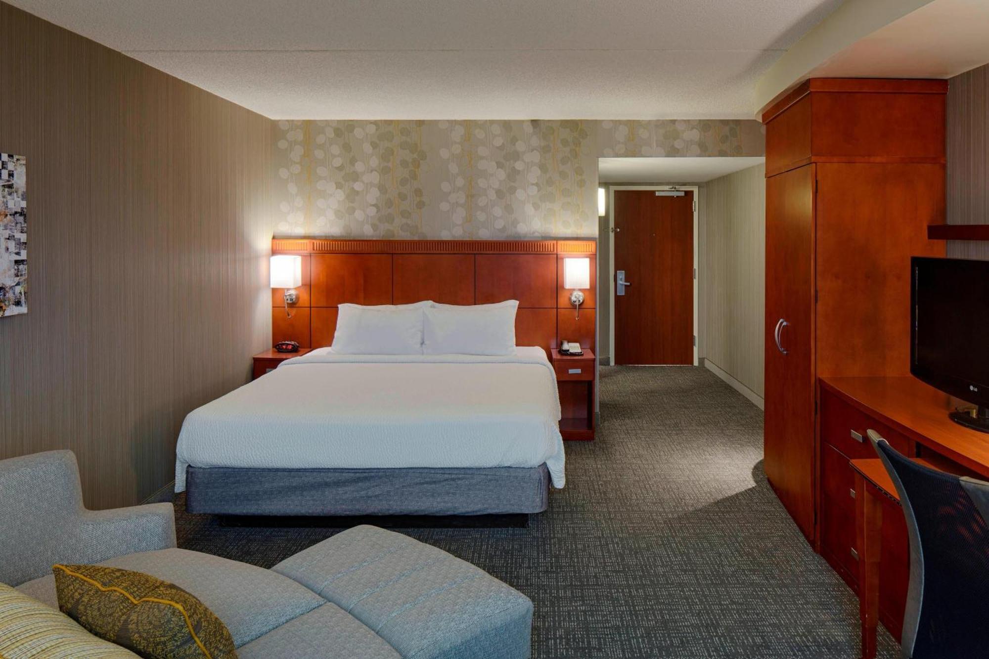 Courtyard By Marriott Columbus West/Hilliard Hotel Exterior photo
