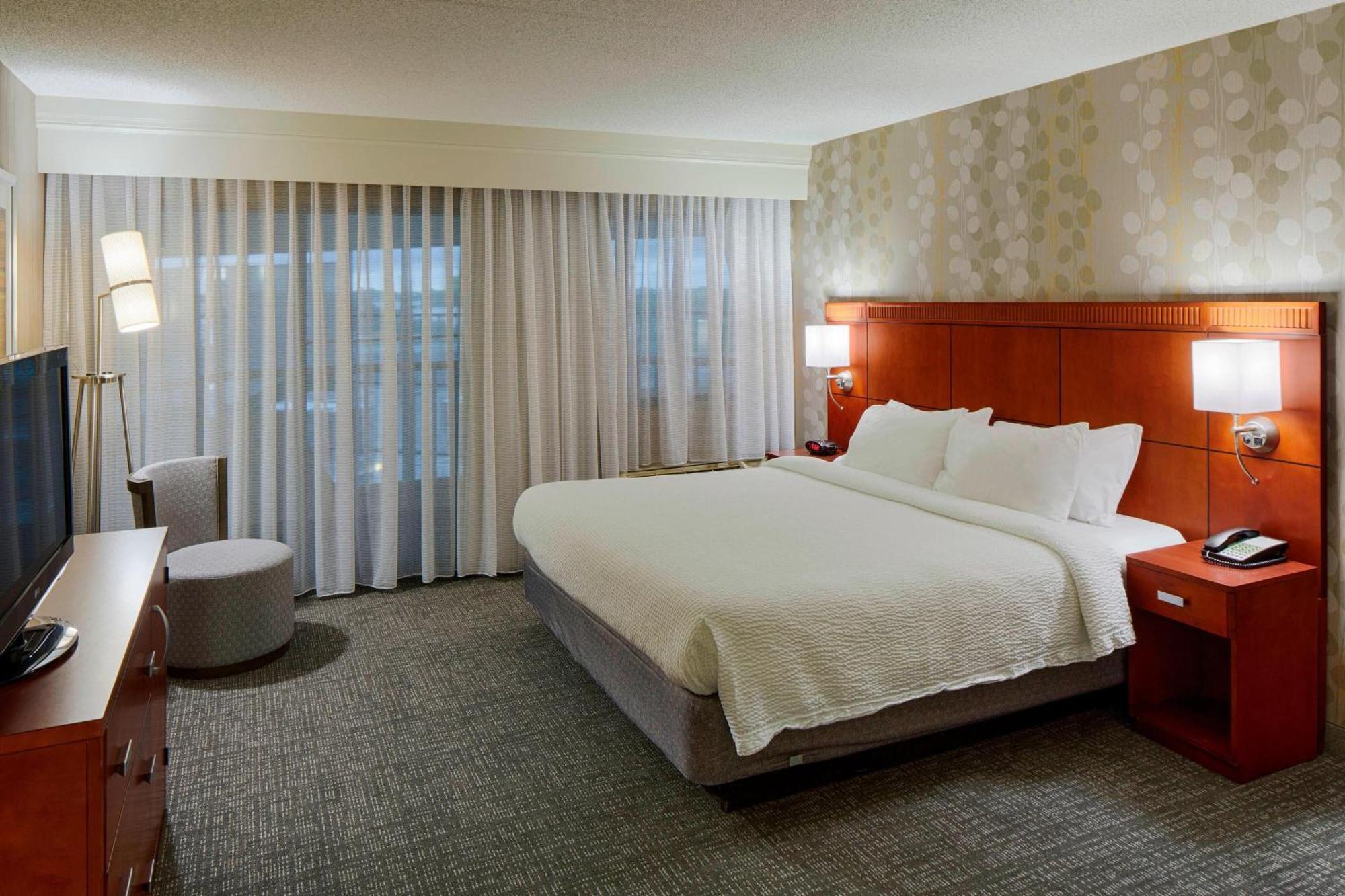 Courtyard By Marriott Columbus West/Hilliard Hotel Exterior photo