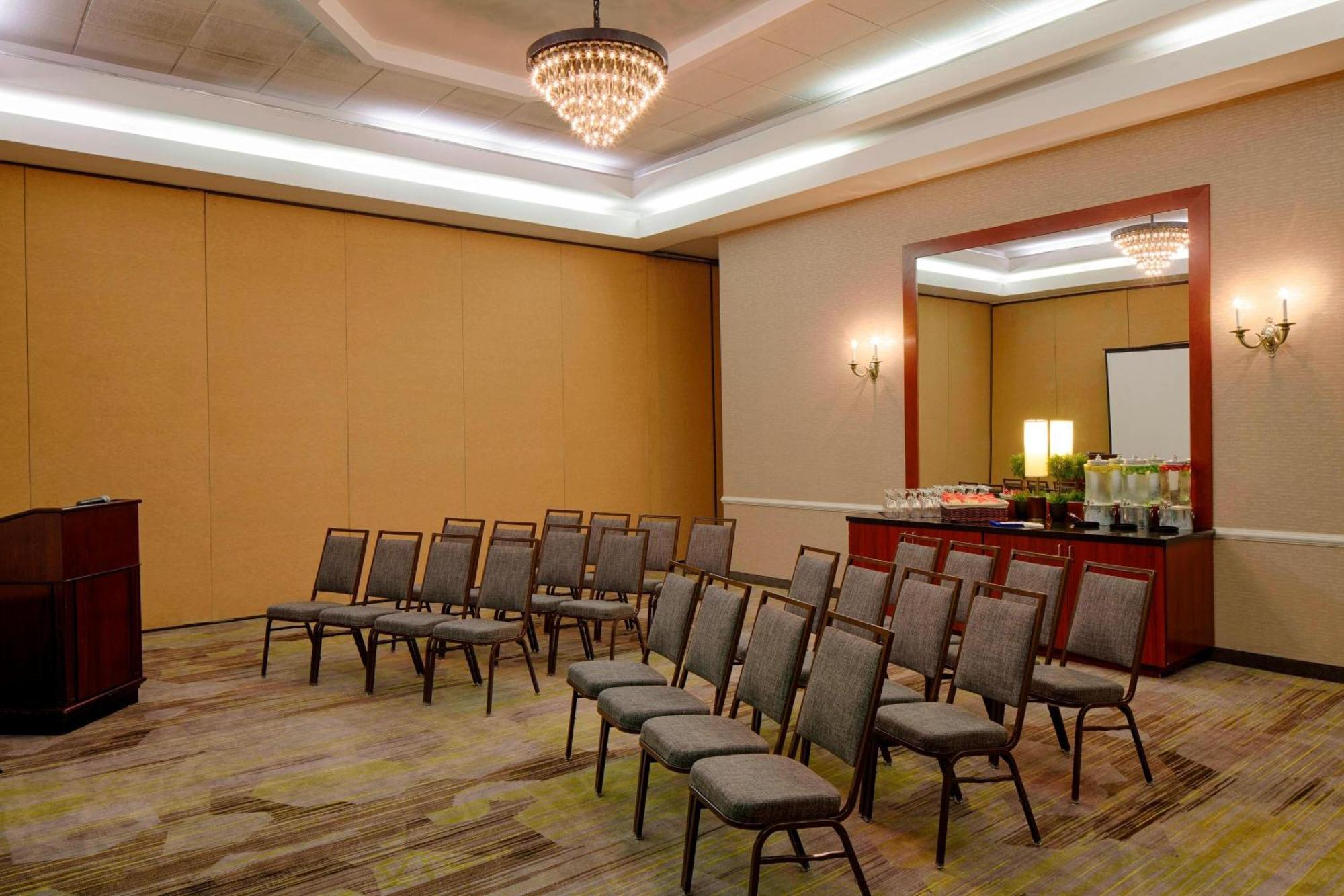 Courtyard By Marriott Columbus West/Hilliard Hotel Exterior photo
