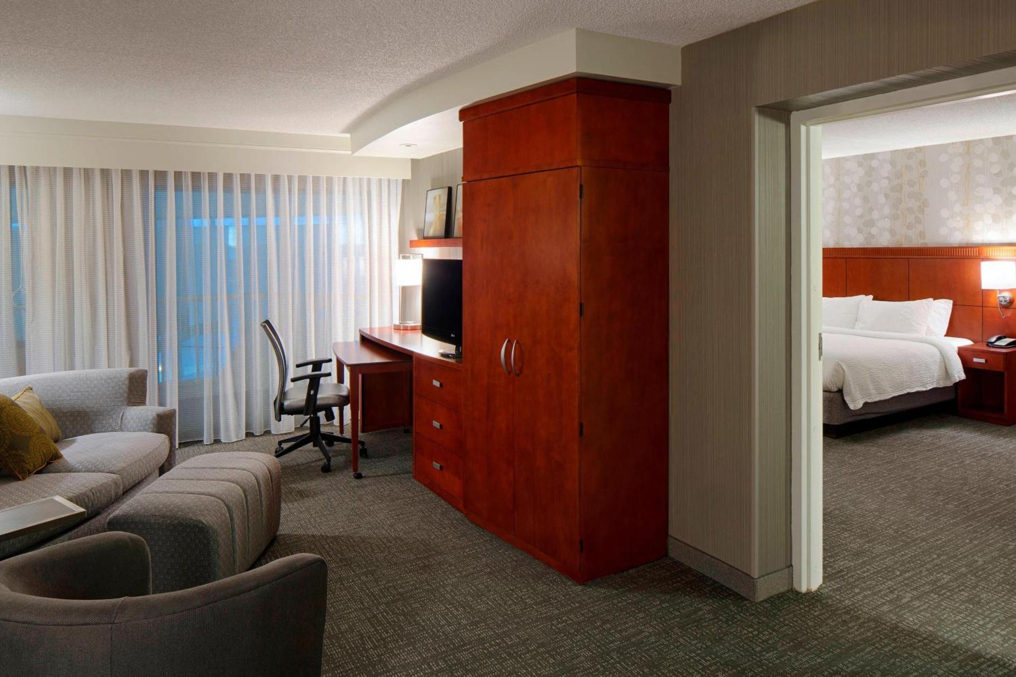 Courtyard By Marriott Columbus West/Hilliard Hotel Exterior photo