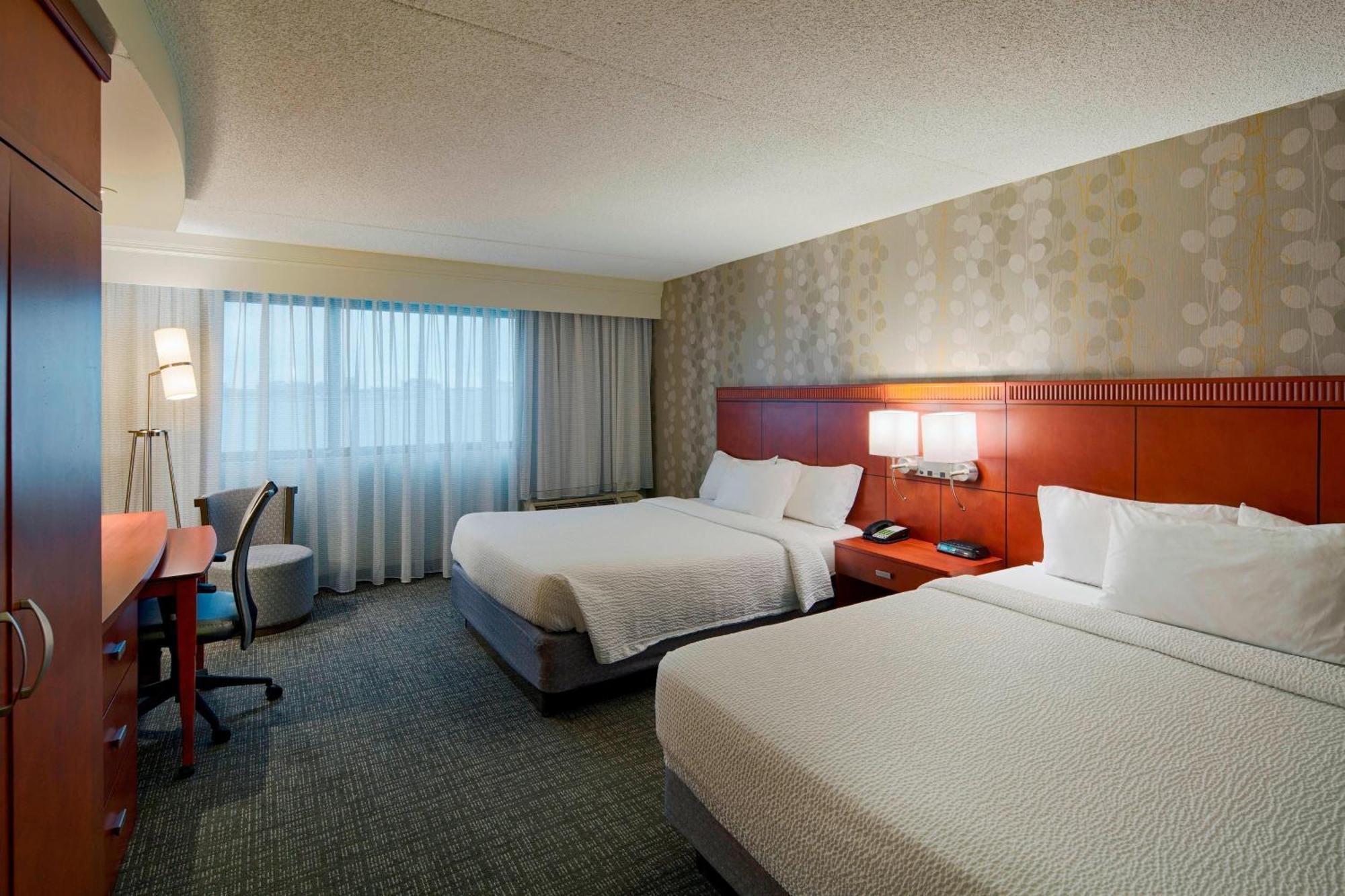Courtyard By Marriott Columbus West/Hilliard Hotel Exterior photo