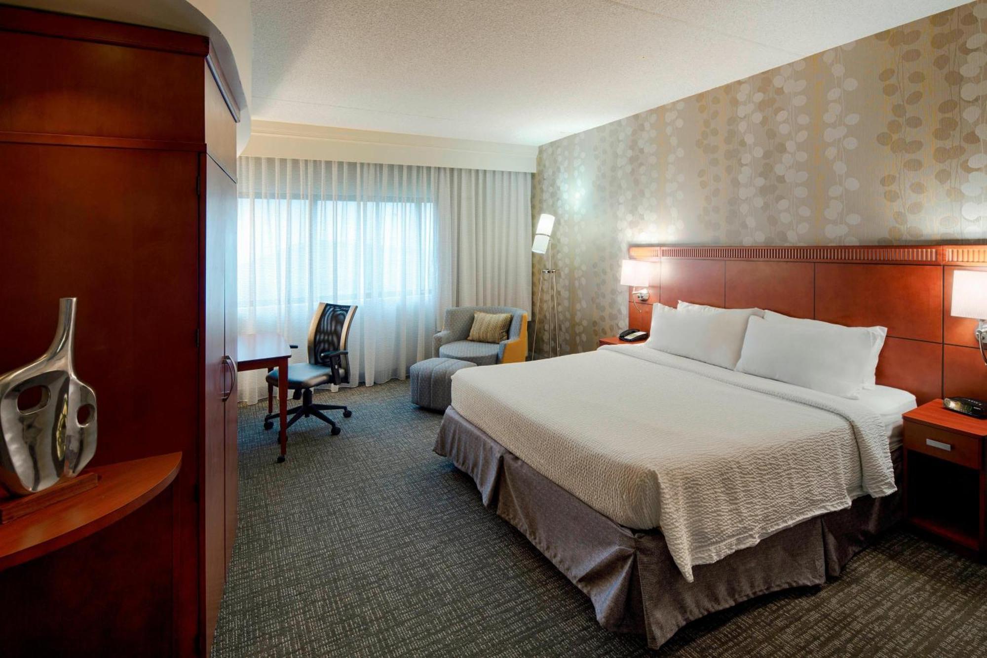 Courtyard By Marriott Columbus West/Hilliard Hotel Exterior photo