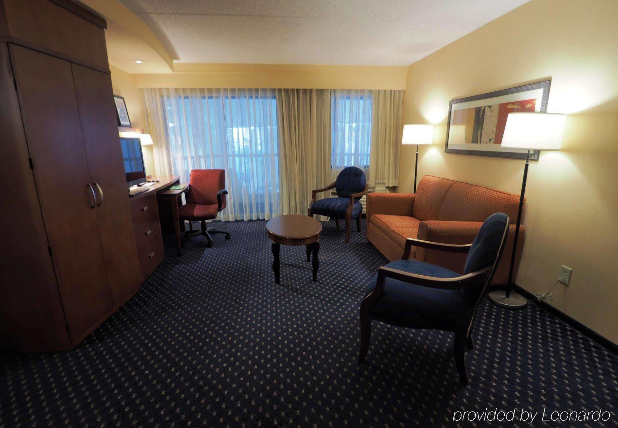 Courtyard By Marriott Columbus West/Hilliard Hotel Exterior photo